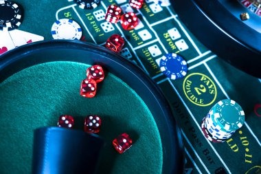 macao4d app showing Dragon Tiger live-dealer table and Liga 1 sportsbook odds
